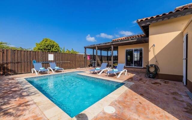 3BR Villa Central Location Private Pool Patio