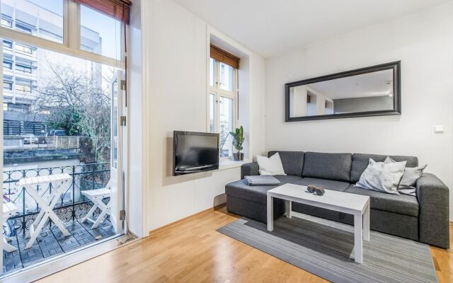 Modern Apartment In The City Center