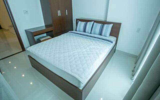 R  R Apartments