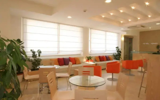 Iones Hotel