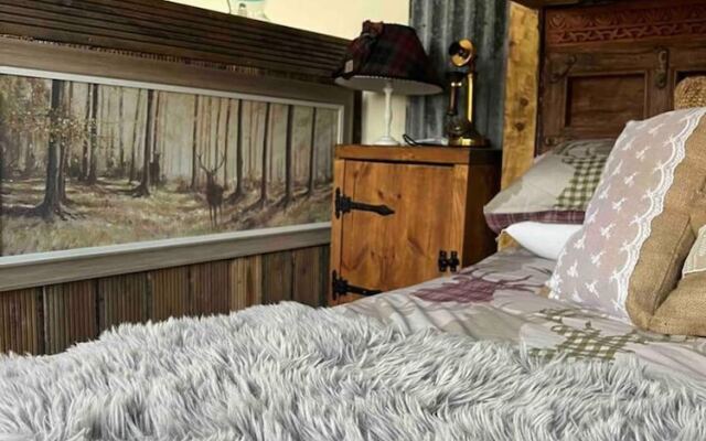 Bridie Rose - hot tub Extra Charge Exotic Animals