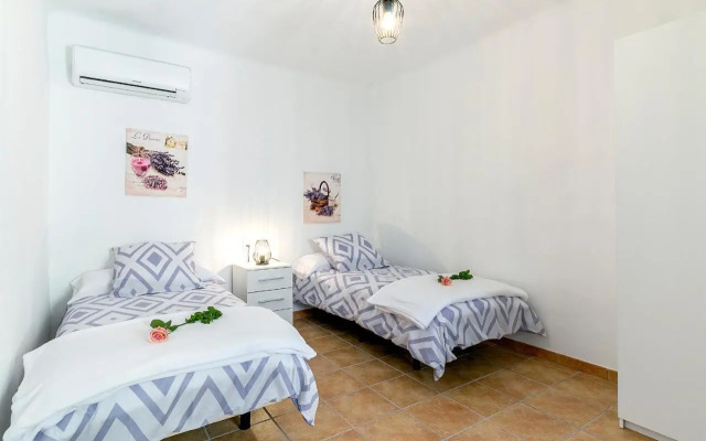 Town House Cas Decu