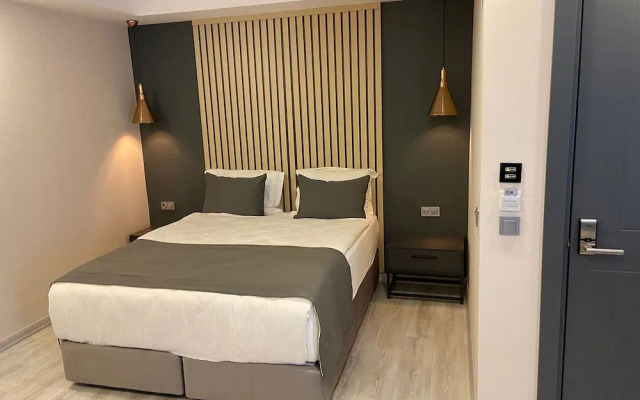 Antique Deluxe Hotel