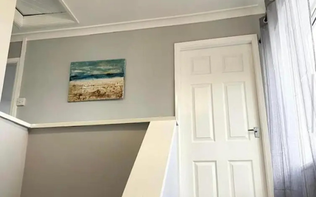 Remarkable 3-bed Apartment in Newport