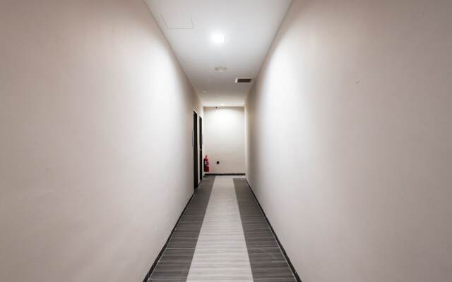 OYO 89443 Lumut Hotel