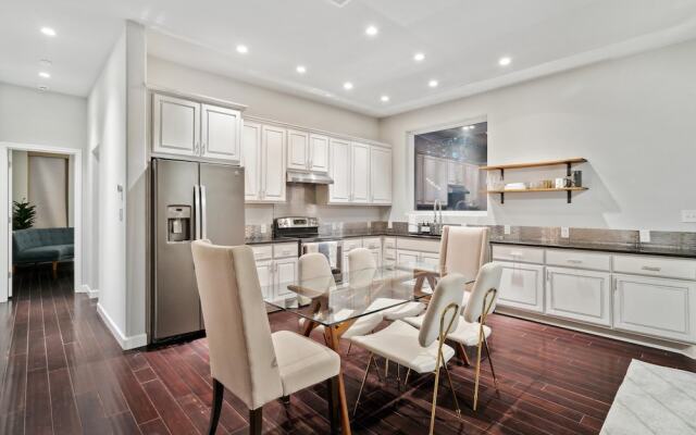 Hollys Parkside Haven- Guest House Included