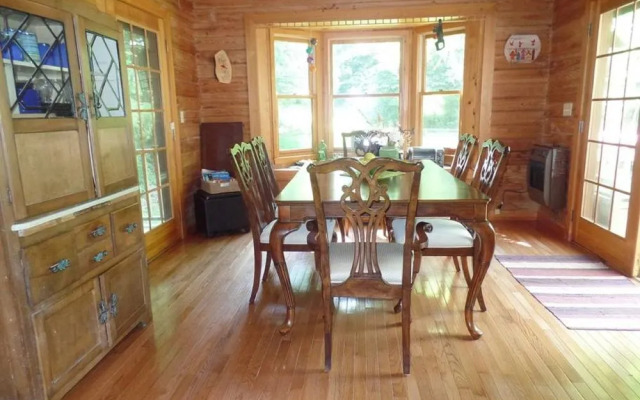 Creekside Paradise Bed and Breakfast