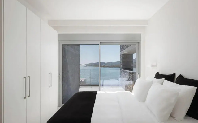 Luxurious Seafront Villa Karystos