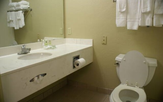 Lexington Inn & Suites - Columbus North/Polaris