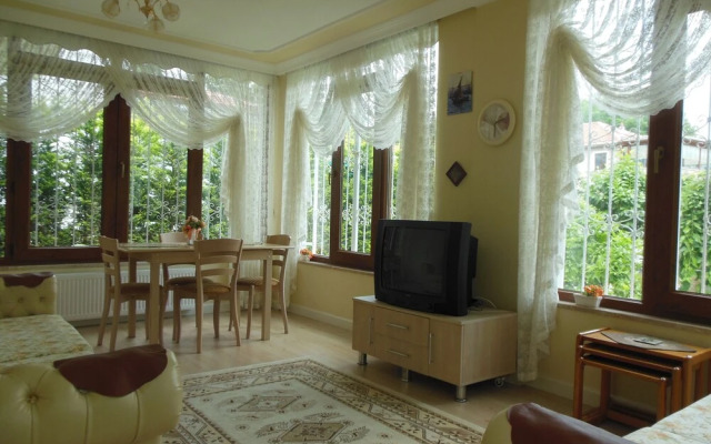 Villa Kayla
