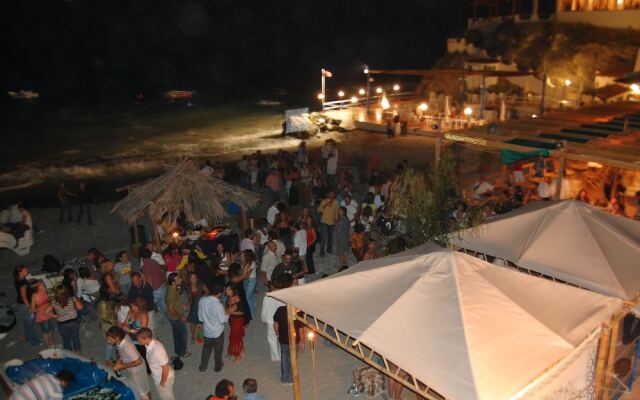 Cirucco Bay Hotel & Camping