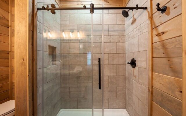 Creekside Manor Too 2 Bedroom Cabin by RedAwning