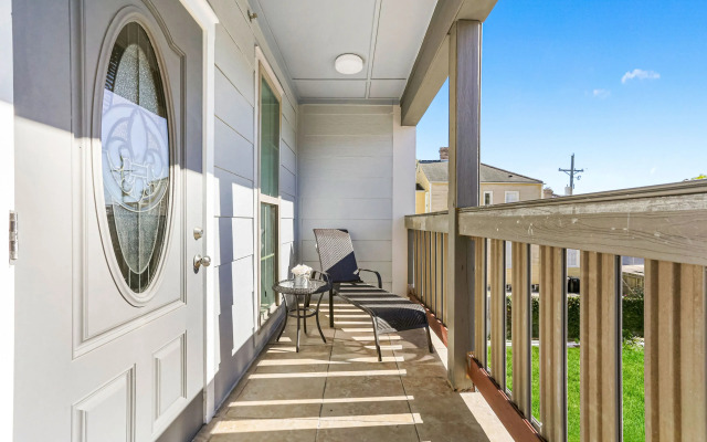 Fully Furnished Condos Near St Charles