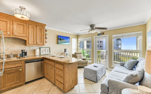 Seascape 1214 Studio Bedroom Condo by RedAwning