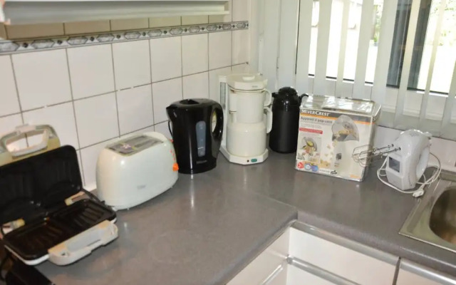 Charming Belgian Getaway, Vakantiewoning in Oudsbergen - 3 Bedrooms & Garden