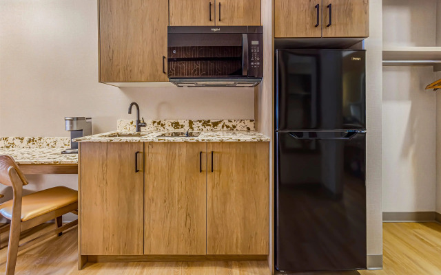 Days Inn & Suites by Wyndham West Edmonton