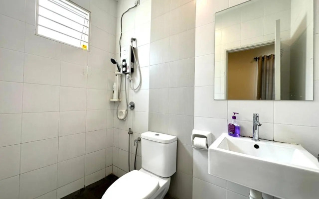 BNB Casa Grande at Rawang - spacious, 15 pax and WiFi