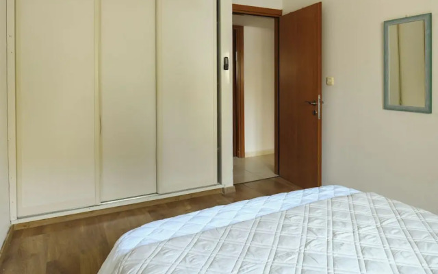 Homey Sea-Side Apartment by Sea N' Rent