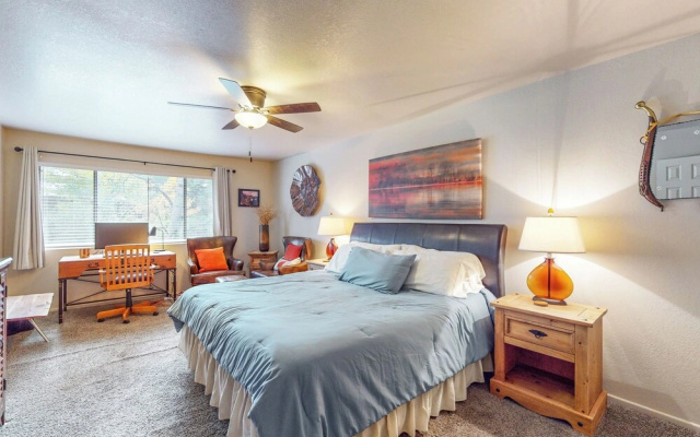 3BR Condo w/ Fire Pit & Full Kitchen