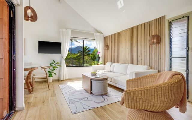 Kahakai Cliffside 2 Bedroom Condo by RedAwning