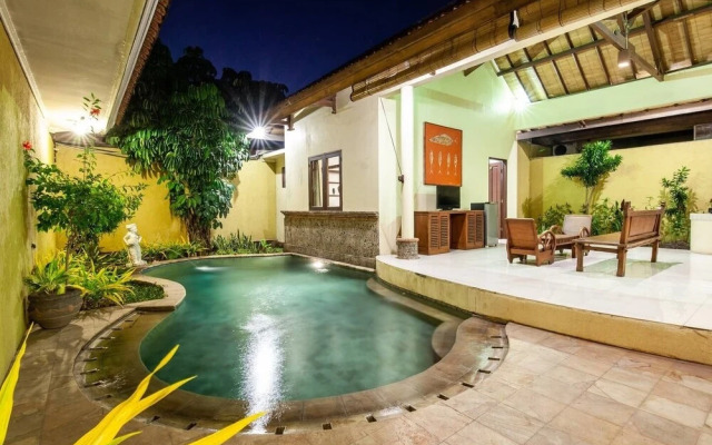 9-BR Private Pool Villa Walk to Seminyak Beach