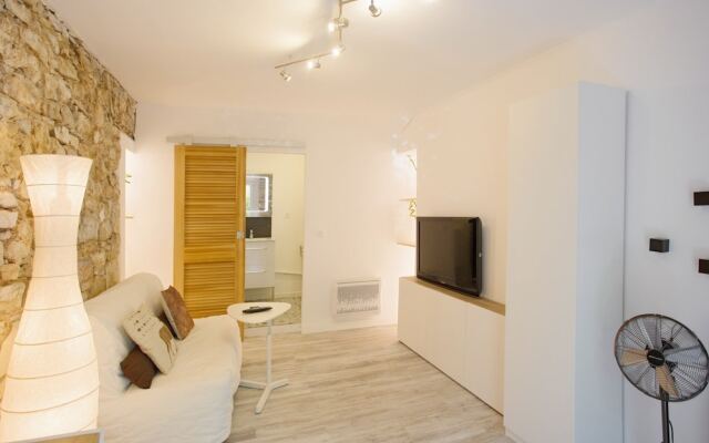 GregBnb - Mur en pierre - Terrasse + parking privé