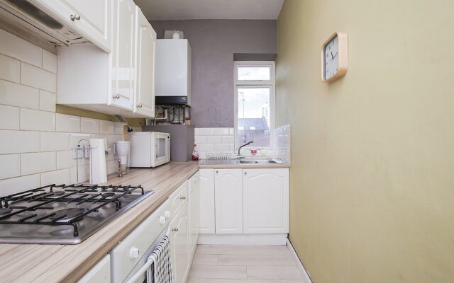Bright 1 Bedroom Flat in Oval