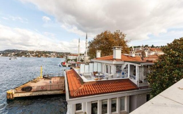 Luxurious Waterfront Mansion With Amazing Bosphorus View
