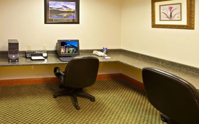 Holiday Inn Express & Suites Logan