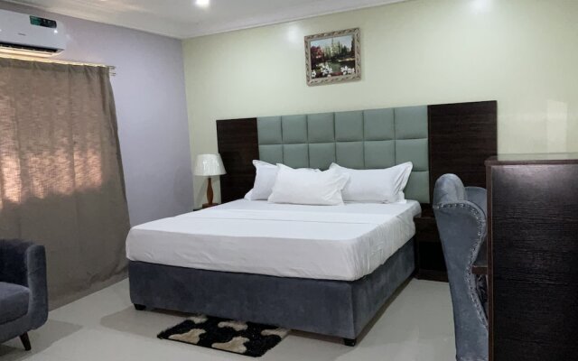 Lis Hotel And Suites
