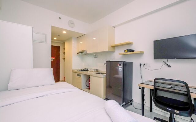 Modern Look And Comfy Studio At Sky House Bsd Apartment