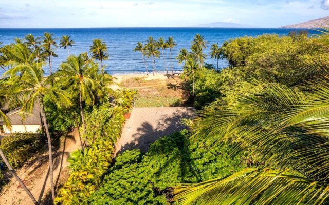 K B M Resorts- Hale-1470 Presidential 3bd, 3ba Beach-front Estate, A/c, Private Yard!
