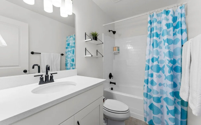 Lazy Poolside Oasis 3 Bedroom Home