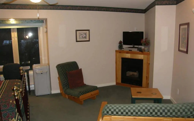 Cedar Wood Lodge B&B