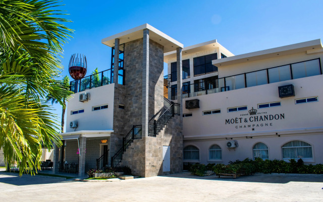 Playa Palmera Beach Resort