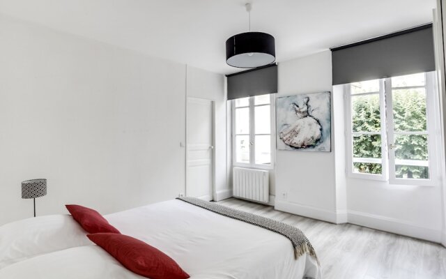 Fontainebleau Sweet Home