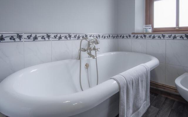 Pendeilo Villa - 5 Bedroom Holiday Home - Amroth
