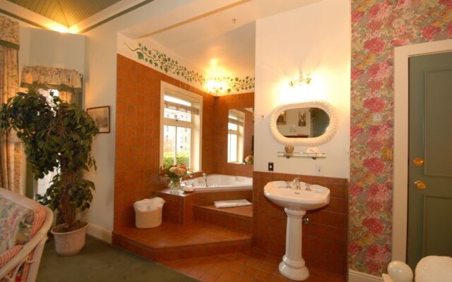 Humboldt House Bed & Breakfast