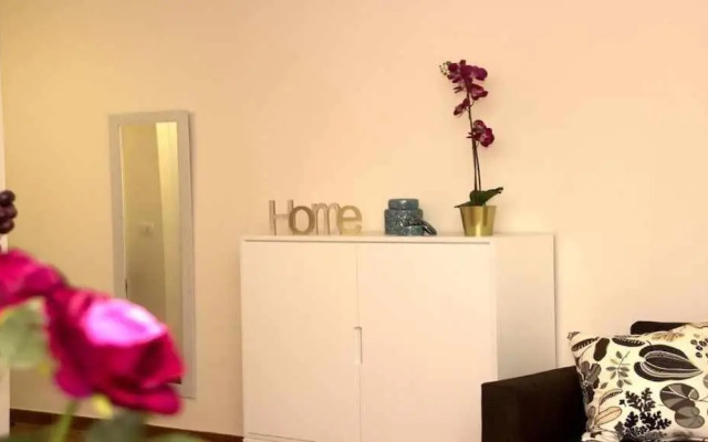 Apartamento con jardín y piscina B