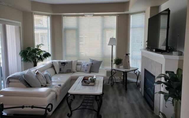 Sunset Waterfront Resort by DKRA