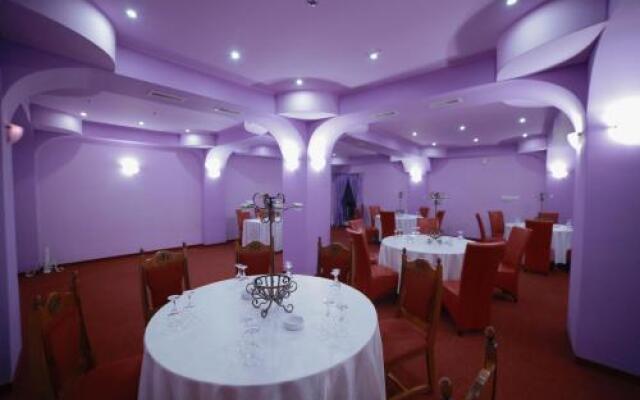 Ambasador Hotel & Restaurant