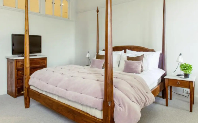 Grand Edinburgh Castlehill Apartment