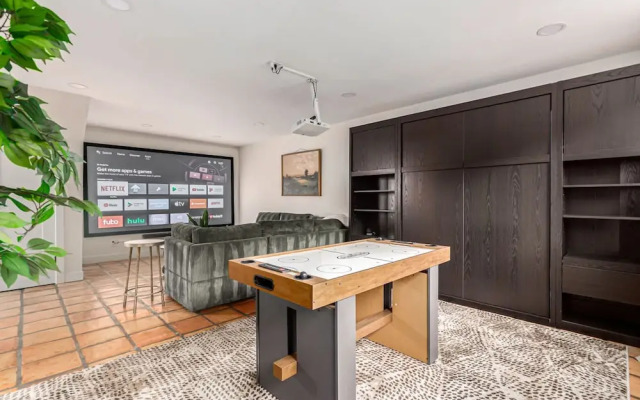 Solanova Designer Oasis With Cocktail Pool Theater