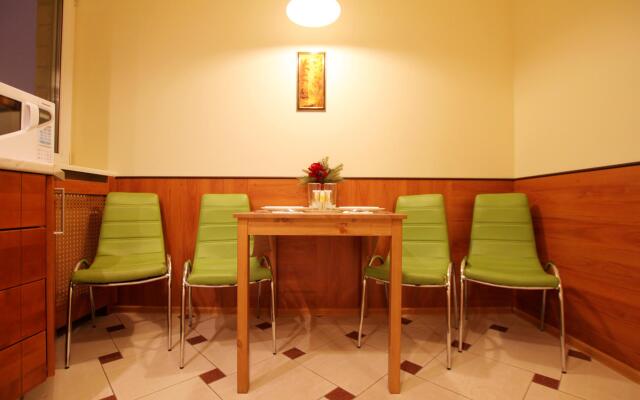 Tverskaya Street (Тверская Стрит) на улице Тверская 8 корпус 2