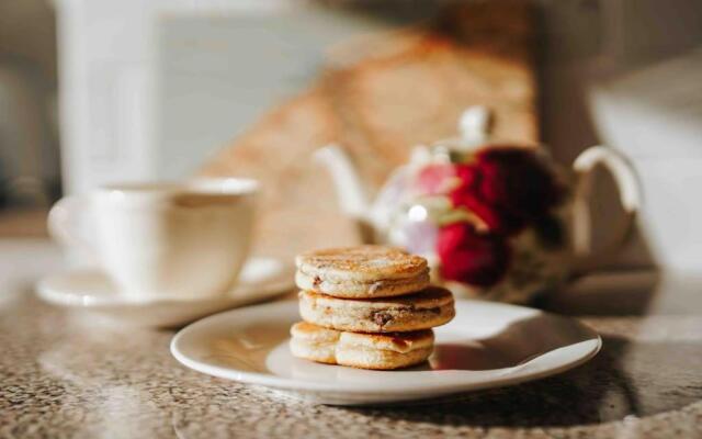 #13 Tabernacle Str. Cosy little house by the sea.