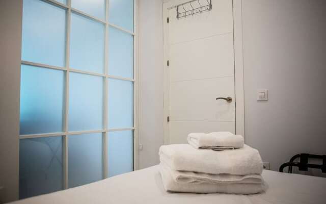 Modern 3 Bdr 2 Bath in La Latina, Near Metro