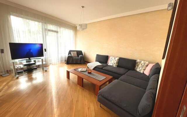 5th Line Apartment, 300m to the beach