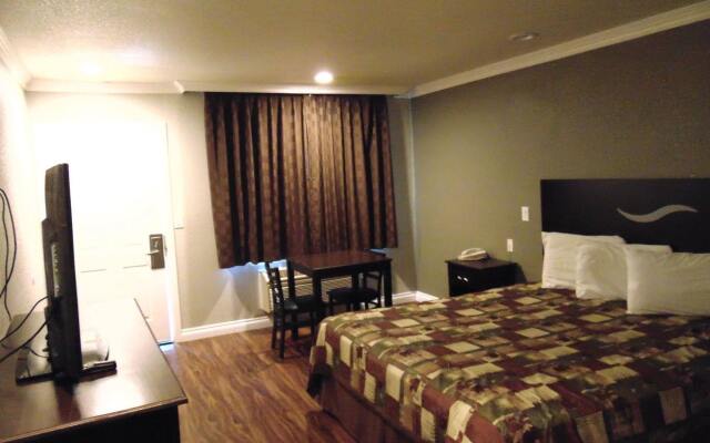 West Coast Inn - Near Gem Theatre