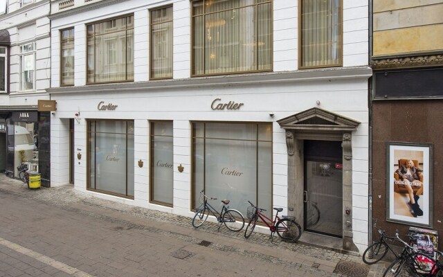 Sanders King - Smart 4-bdr Apt in City Center