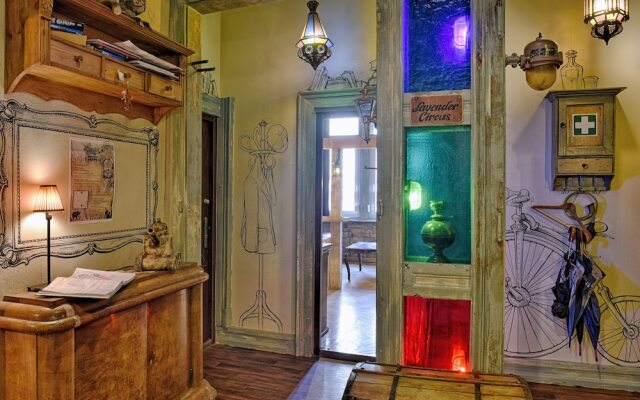 Lavender Circus Hostel And Apartments